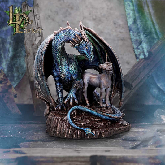 Lisa Parker Protector of Magick in Brons